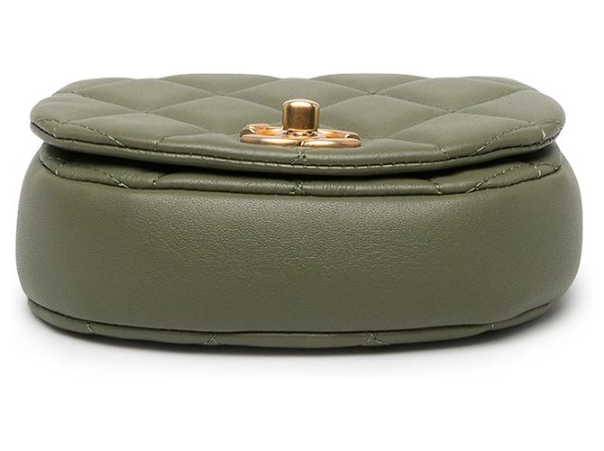 Clutch Chanel Coco Mail Mini em pele de bezerro acolchoada verde com corrente - vista 3