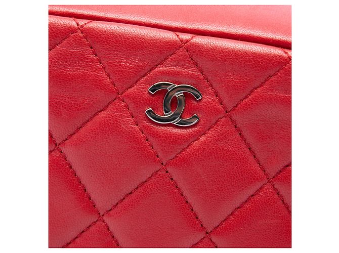 Chanel Neceser Curvy de piel de cordero acolchada Medium CC Rojo - vista 5