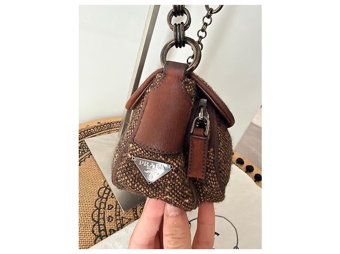 Prada Schultertasche aus braunem Tweed - Ansicht 4