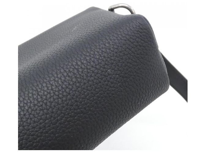Louis Vuitton PULSE WEARABLE WALLET
Borsa a tracolla in Coated Canvas e Calf leather - vista 3