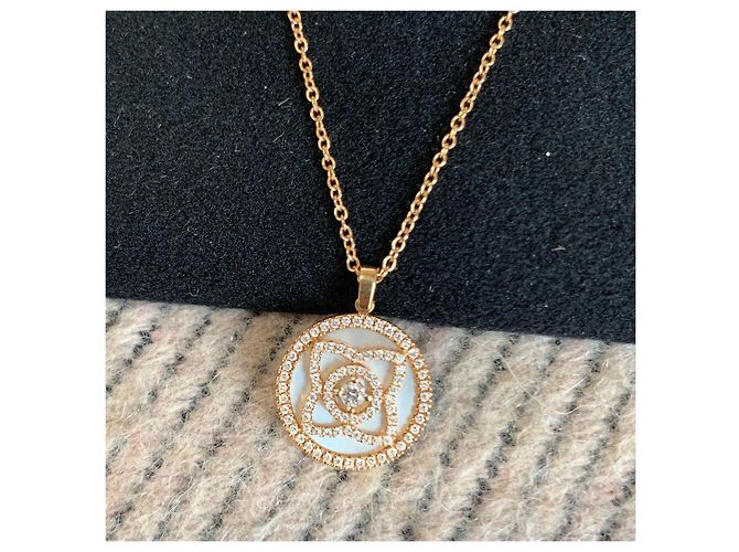 Collana De Beers Lotus in Oro Rosa e Diamanti - vista 5