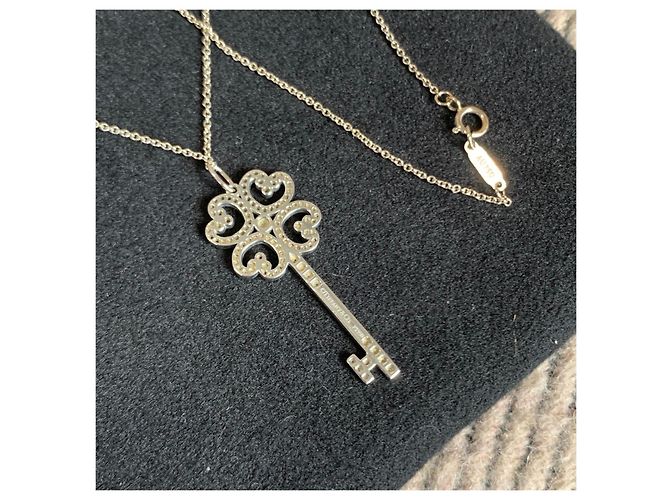 Collana Tiffany & Co. Keys Chiave Cuore e Trifoglio in Platino e Diamanti - vista 3