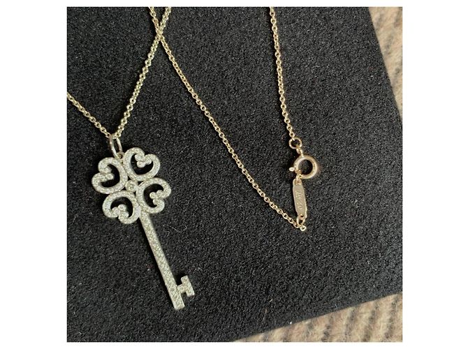 Collana Tiffany & Co. Keys Chiave Cuore e Trifoglio in Platino e Diamanti - vista 4
