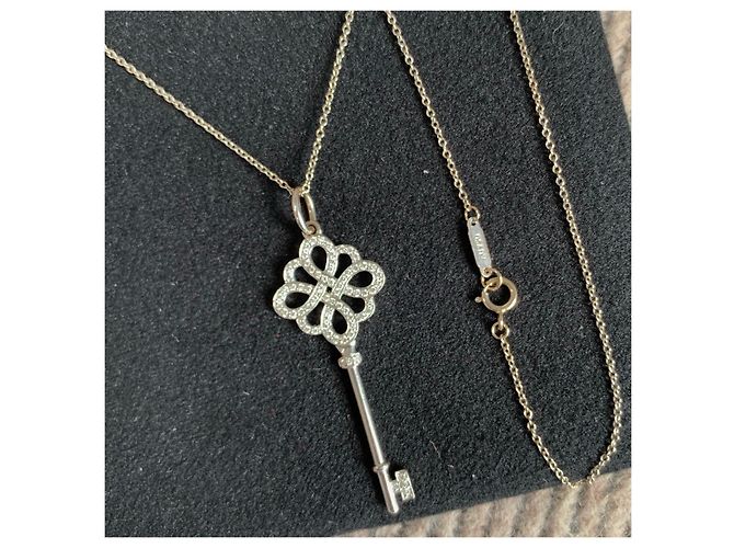 Collana Tiffany & Co. Keys Oro Bianco e Diamanti Nodo Cinese - vista 2