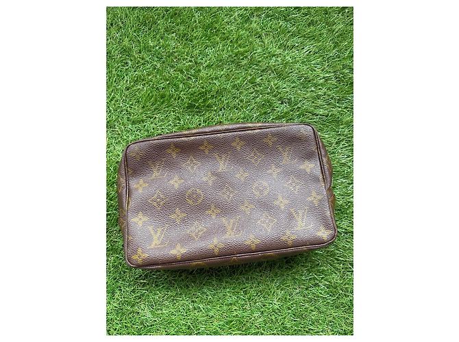 Louis Vuitton Monogram Canvas Neceser - vista 3