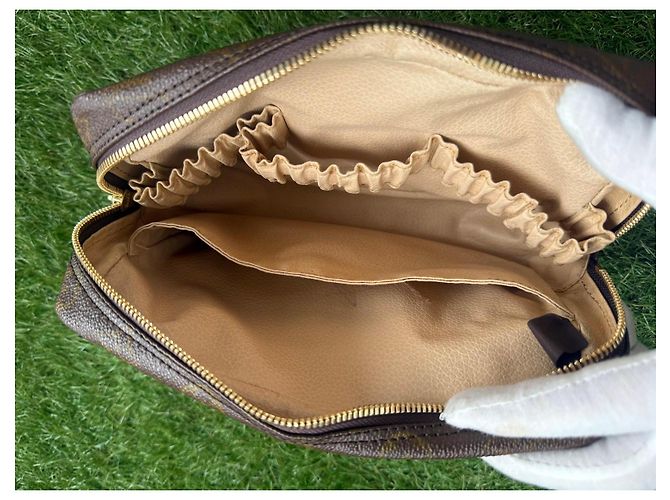 Louis Vuitton Monogram Canvas Neceser - vista 7