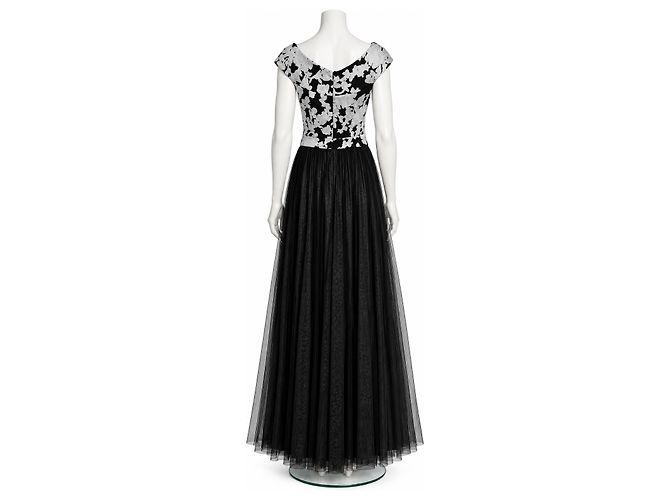 Vera Wang Abendkleid aus schwarzem besticktem Tüll - Ansicht 4