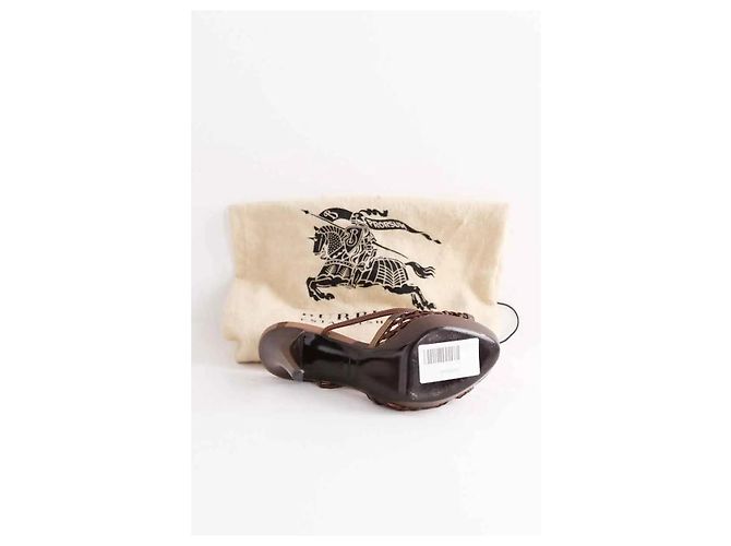 Tacchi Burberry in pelle marrone - vista 6