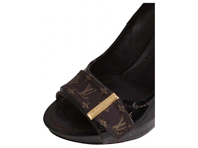 Tacchi Louis Vuitton in pelle nera taglia 36 - vista 4