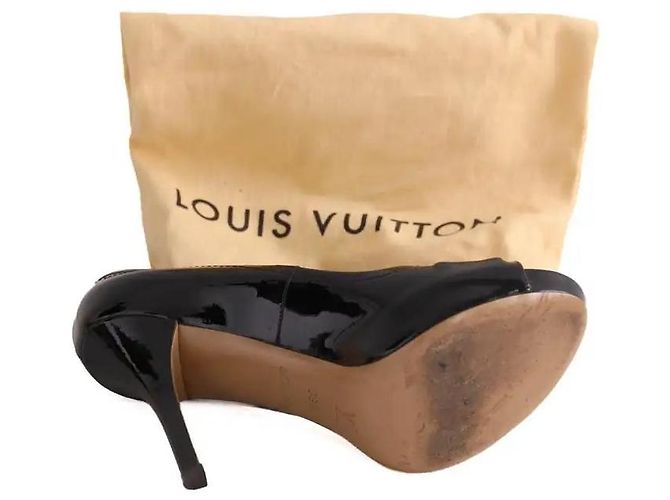 Tacchi Louis Vuitton in pelle nera taglia 36 - vista 5