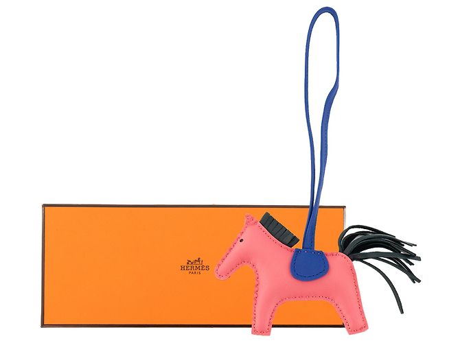 HERMÈS - Accessorio per borsa Rodeo Hermès in pelle liscia rosa e blu - vista 4