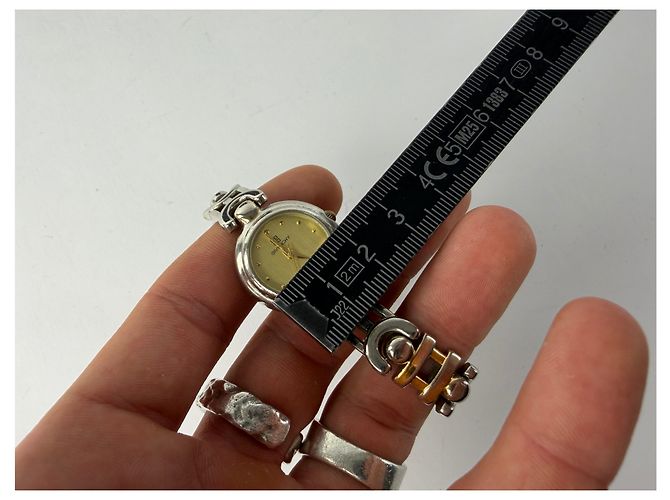 Vintage Givenchy 4G Logo Armbanduhr Ende 1990s Silver Gold Yellow - Ansicht 7