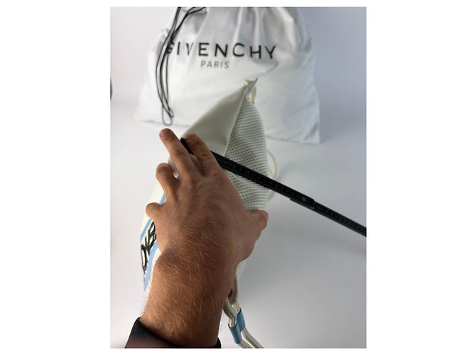 Vintage Givenchy Coated Canvas Drawstring Rucksack Weiß Blau c. 2018 - Ansicht 11