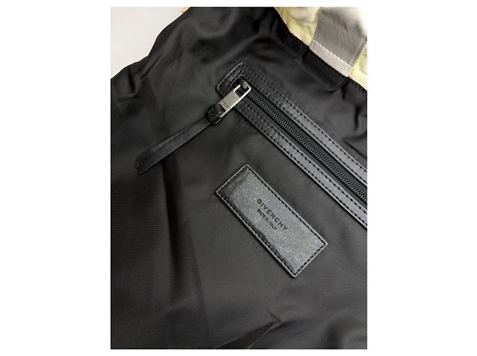 Vintage Givenchy Coated Canvas Drawstring Rucksack Weiß Blau c. 2018 - Ansicht 5
