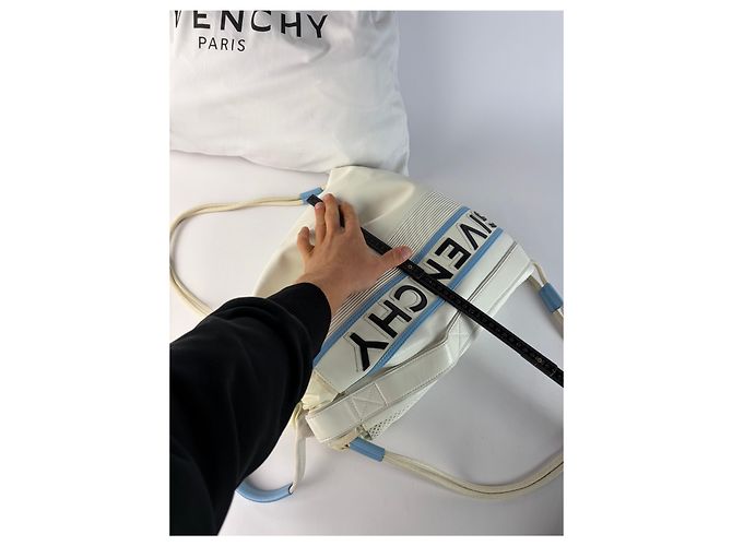 Vintage Givenchy Coated Canvas Drawstring Rucksack Weiß Blau c. 2018 - Ansicht 9