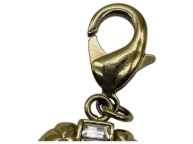 Bracciale Chanel 2018 con ciondolo logo CC in oro chiaro e strass - vista 11