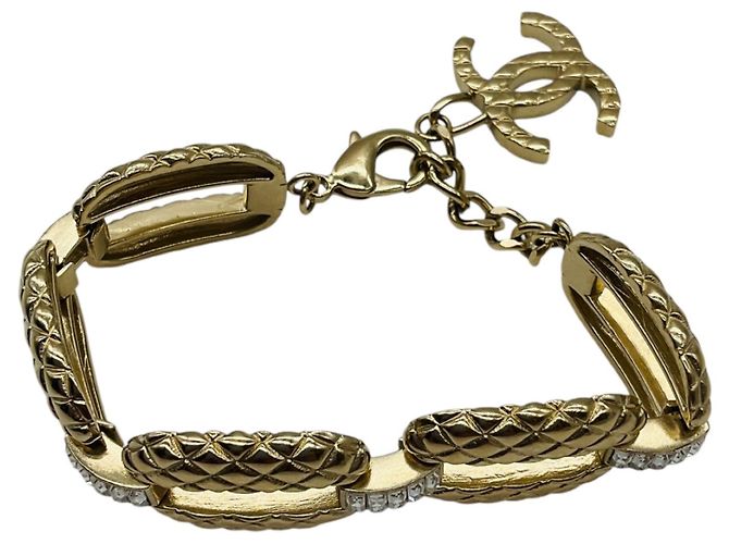 Bracciale Chanel 2018 con ciondolo logo CC in oro chiaro e strass - vista 12