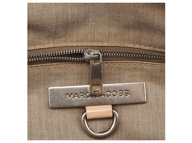 Marc Jacobs Beige Leder 2-Way Tasche mit Drehverschluss - Ansicht 14