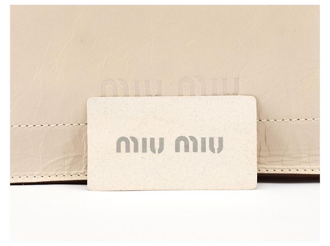 Miu Miu Borsa a tracolla con patta in pelle craquelé avorio - vista 13