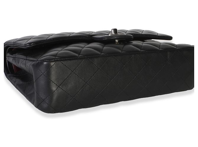 Borsa Chanel Medium Classic Double Flap in lambskin matelassé nera - vista 7