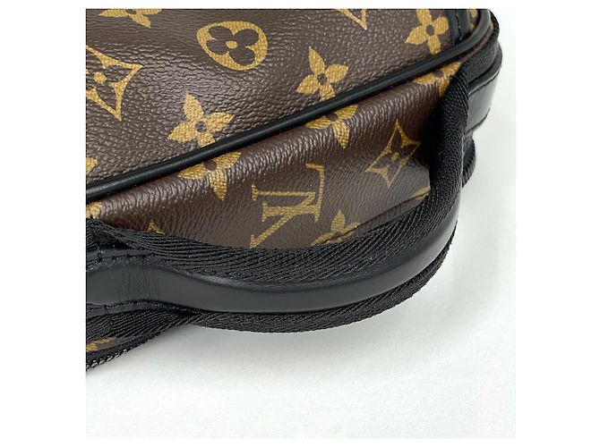 Borsa a tracolla Louis Vuitton Quest Messenger - vista 4