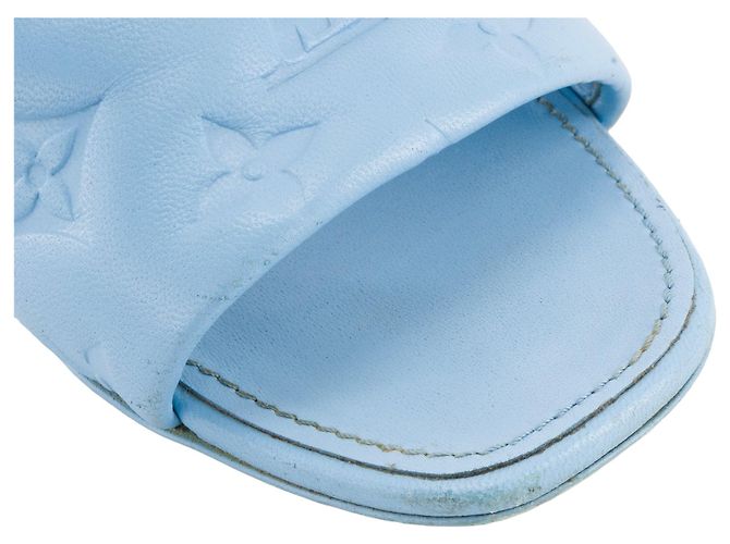 LOUIS VUITTON - Sandali Revival Louis Vuitton in pelle empreinte blu (T36) - vista 6