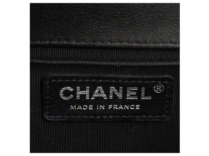CHANEL - Borsa a tracolla Boy Medium So Black in pelle liscia nera - vista 10