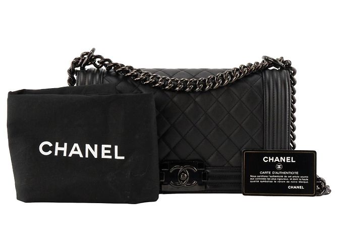 CHANEL - Borsa a tracolla Boy Medium So Black in pelle liscia nera - vista 12