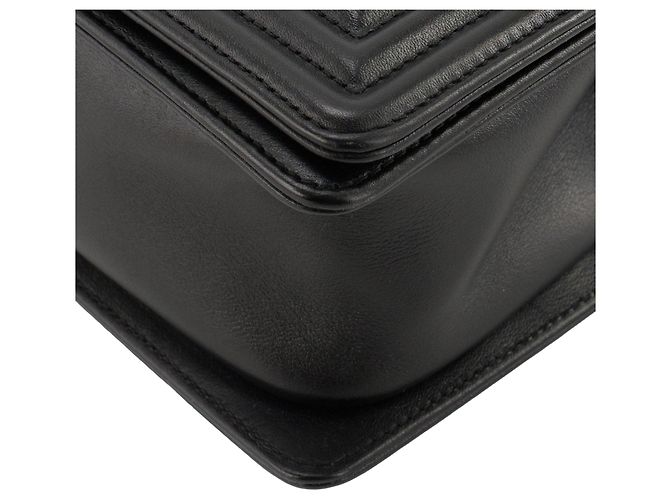 CHANEL - Borsa a tracolla Boy Medium So Black in pelle liscia nera - vista 6