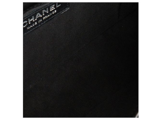 CHANEL - Borsa a tracolla Boy Medium So Black in pelle liscia nera - vista 9
