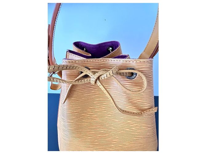 Louis Vuitton Borsa a Secchiello Epi Noe in Pelle Gialla - vista 3