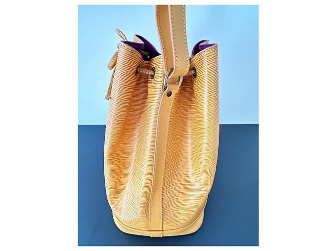 Louis Vuitton Borsa a Secchiello Epi Noe in Pelle Gialla - vista 7