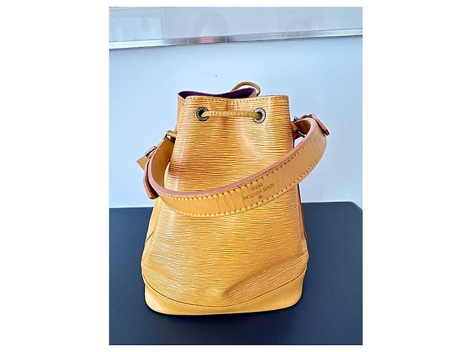 Louis Vuitton Borsa a Secchiello Epi Noe in Pelle Gialla - vista 8