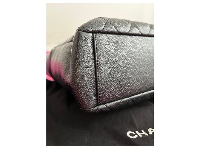 Chanel Saco Shopping Small em Couro Caviar Acolchoado Preto - vista 3
