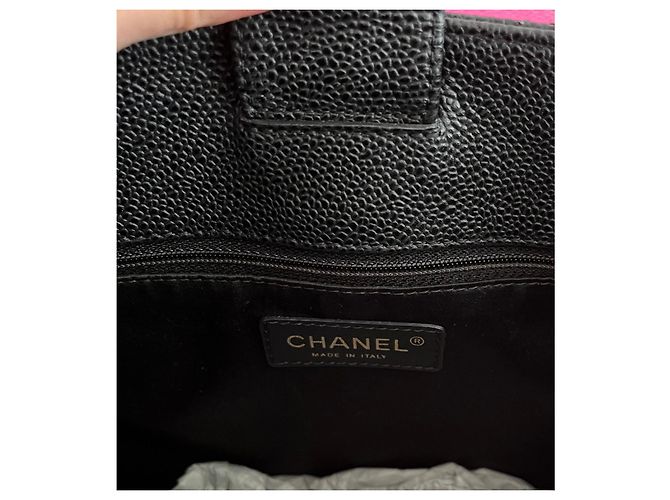 Chanel Saco Shopping Small em Couro Caviar Acolchoado Preto - vista 9