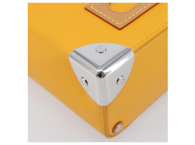 LOUIS VUITTON Vertical Box Trunk Shoulder Bag Saffron M59666 - vista 17