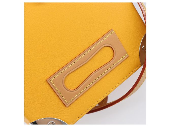 LOUIS VUITTON Vertical Box Trunk Shoulder Bag Saffron M59666 - vista 24