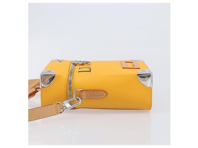 LOUIS VUITTON Vertical Box Trunk Shoulder Bag Saffron M59666 - vista 4