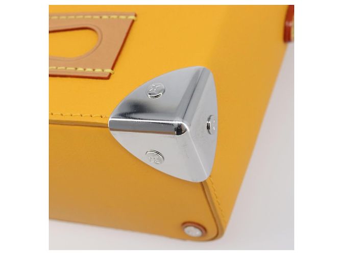 LOUIS VUITTON Vertical Box Trunk Shoulder Bag Saffron M59666 - vista 9