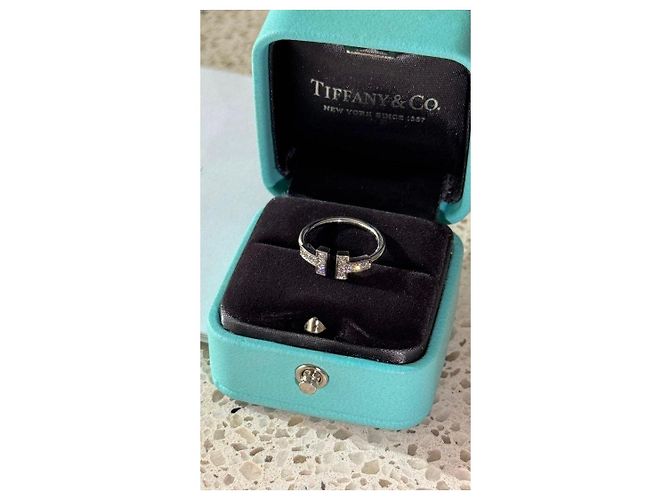 Anello Tiffany & Co. T Wire in oro bianco e diamanti - vista 3
