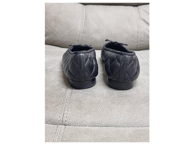 Chanel Gesteppte Ballerinas Schwarzes Leder - Ansicht 2