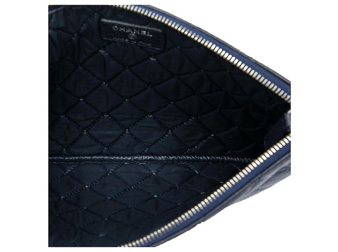 Clutch Chanel Blue Small Quilted Caviar O Case - vista 4