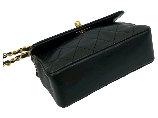 Chanel Black Micro CC Quilted Lambskin Turn Lock Flap - vista 4