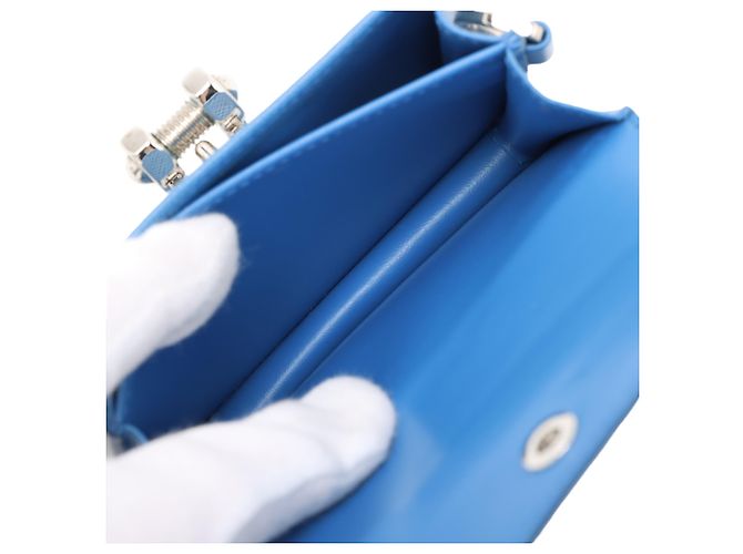 Prada Mini Borsa Crossbody Saffiano Blu con Chiusura a Vite - vista 3