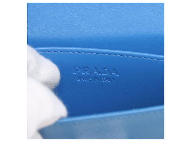 Prada Mini Borsa Crossbody Saffiano Blu con Chiusura a Vite - vista 5