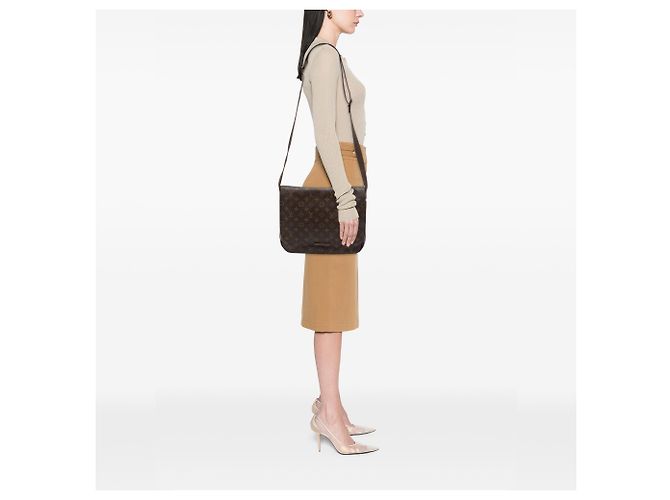 Louis Vuitton Brown Monogram Beaubourg Messenger MM - vista 6