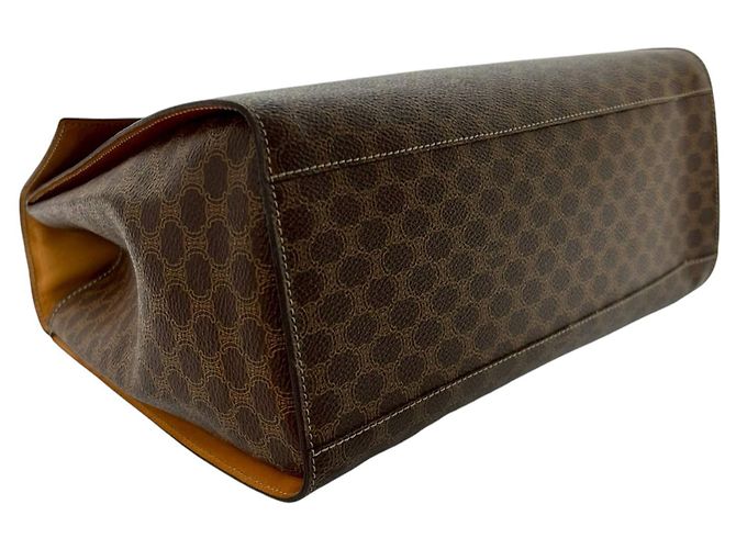 Céline Borsa a mano Celine Brown Macadam Coated Canvas Medallion - vista 5