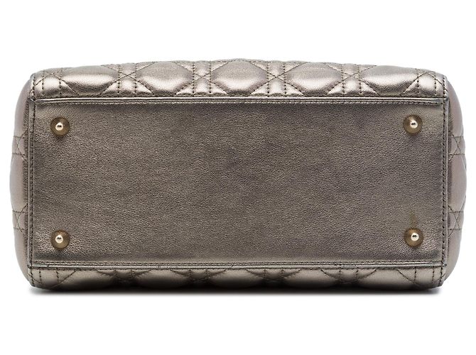 Dior Silver Medium Metallic Lambskin Cannage Lady Dior - vista 3