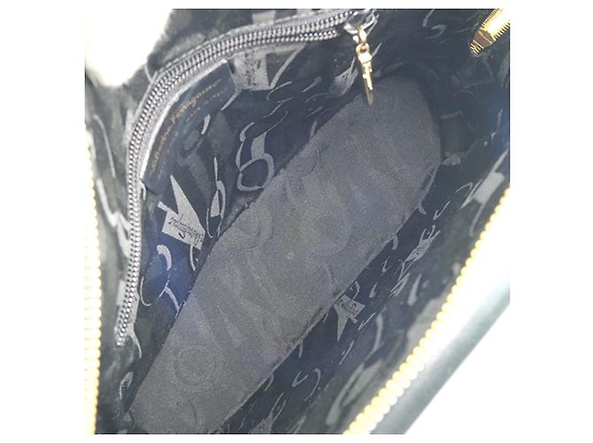 Salvatore Ferragamo Borsa a mano Ferragamo in pelle nera - vista 4