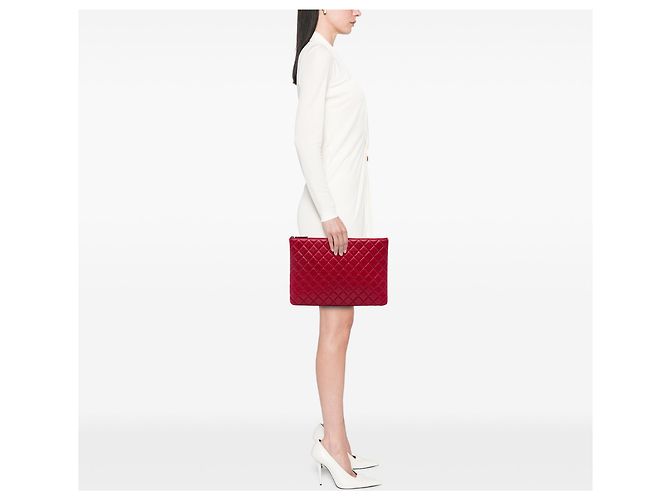 Clutch Chanel Red Large Quilted Lambskin O Case - vista 5